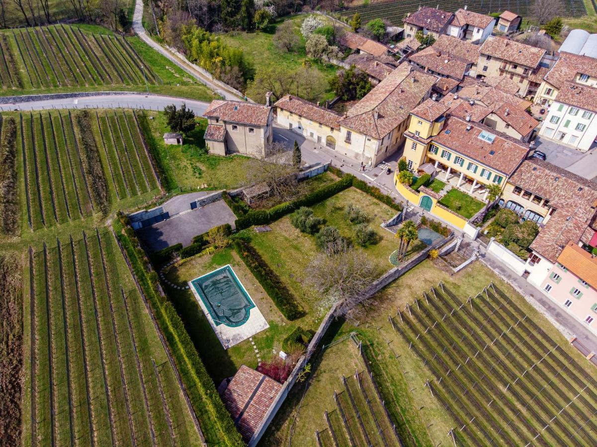 Castello Di Brusata Apartment By Quokka 360 - Romantic Flat With Pool Мендризио Экстерьер фото